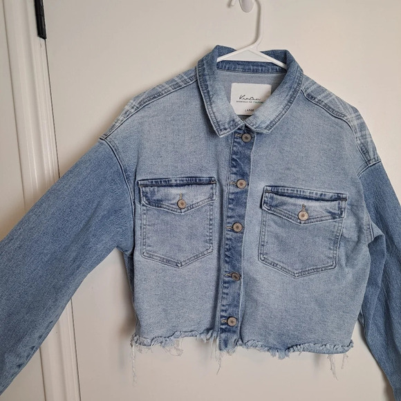 KanCan Women's Light Wash Raw Hem Crop Festival Denim Jacket Size Large - Picture 2 of 6